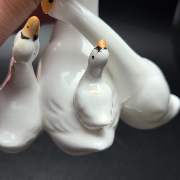 Vintage Royal Ascot Family Figurine Mother Swan & Baby Swans Cygnets Bone China - Picture 8 of 12